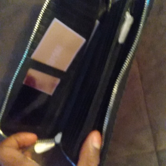 Michael Kors wallet - Picture 2 of 2